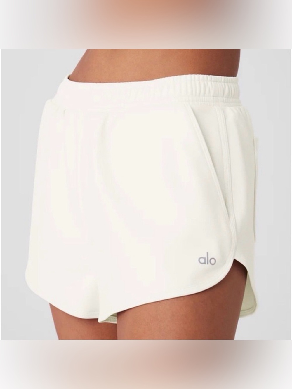 ALO Yoga Power hour faux leather ivory white shorts - Size Medium